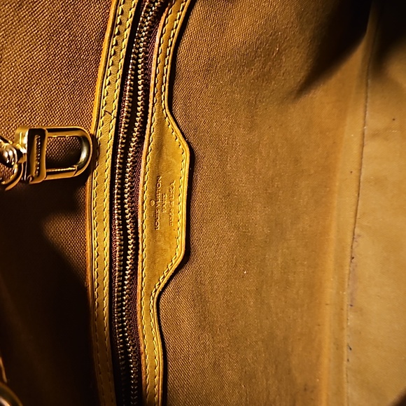 Make An Offer On This Louis Vuitton Monogram Canvas Batignolles! Authentic! - Picture 3 of 12